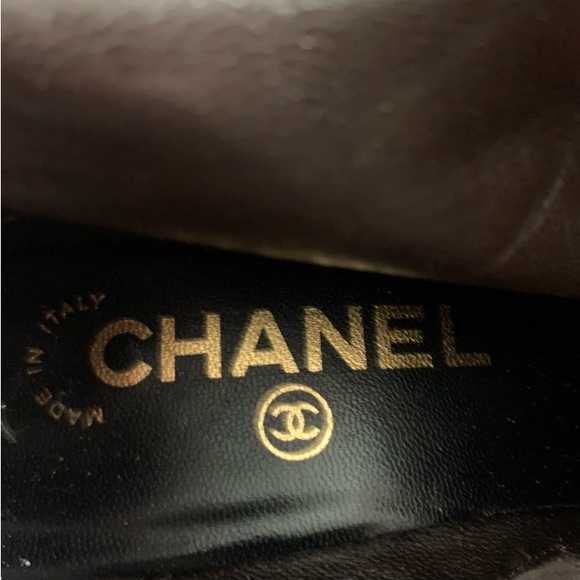 Vintage Chanel Camellia Flower Pointed Toe Brown/Black Heeled Boots, Chanel Box - Picture 6 of 11